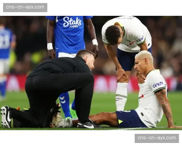 伤情更新：麦迪逊因碰撞无法坚持，被比苏马换下